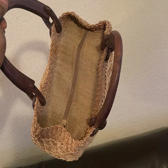 Vintage Woven Straw Handbag Wood Handle Coastal Beach Summer Tote - Picture 9 of 16